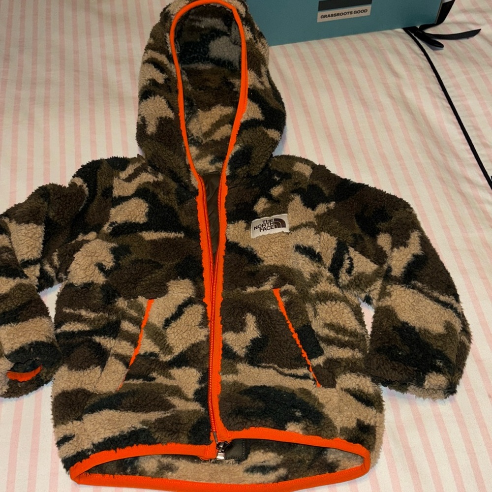 EUC North Face camo Sherpa jacket 2t